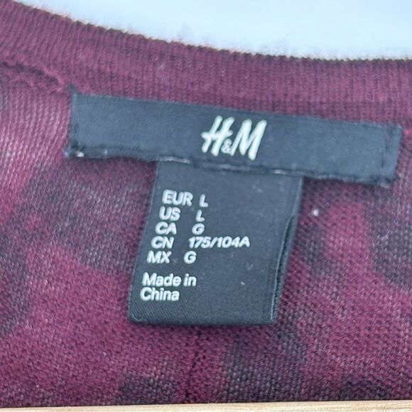 H&M burgundy and black animal print slouchy lightweight sweater size large - Picture 4 of 5